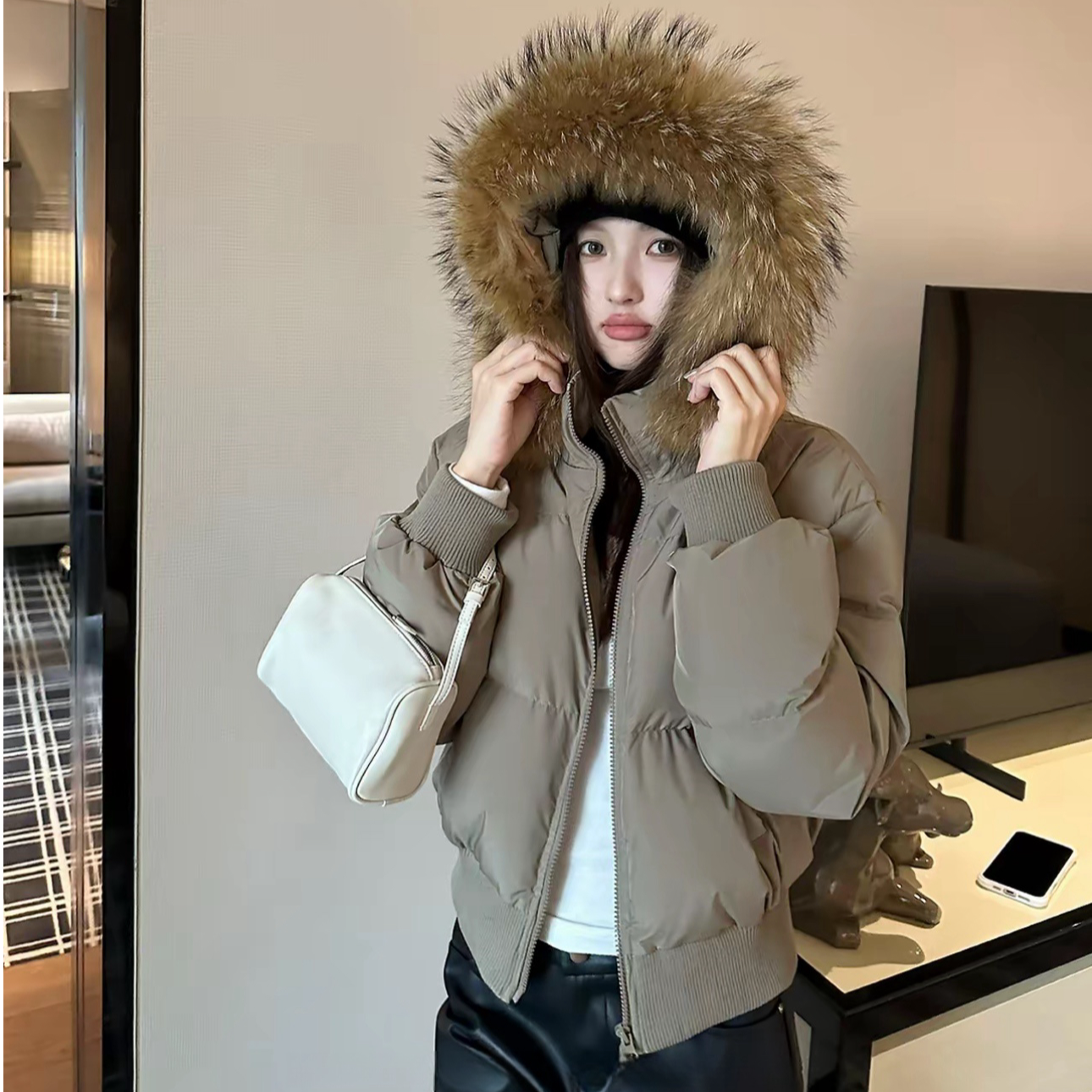 芬兰雪境90白鸭绒真貉子毛领羽绒服短款肯豆风冬季外出新款外套