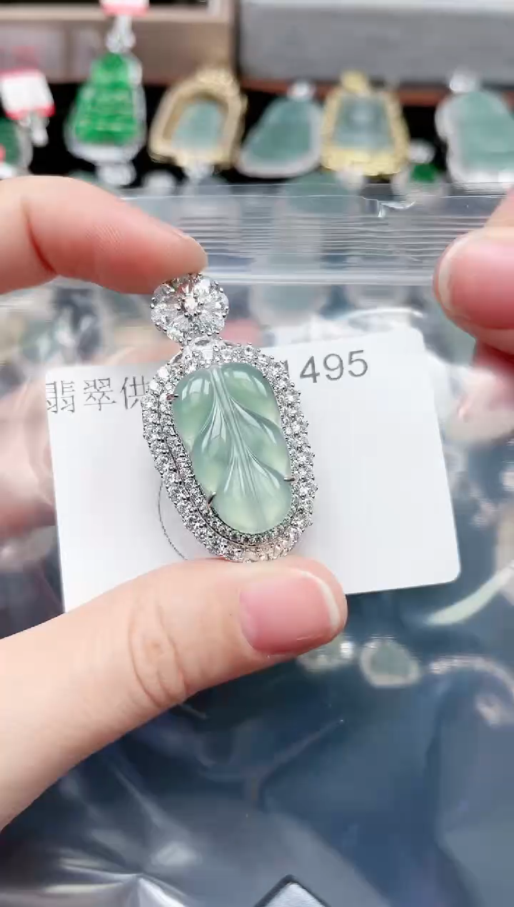 【闪购商品】翡翠颈饰未镶嵌1495赠皮绳