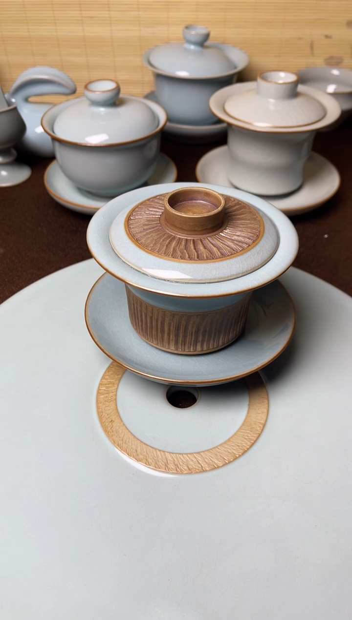 一品一价-全品天蓝釉全手工重工三才马蹄盖碗（120cc）