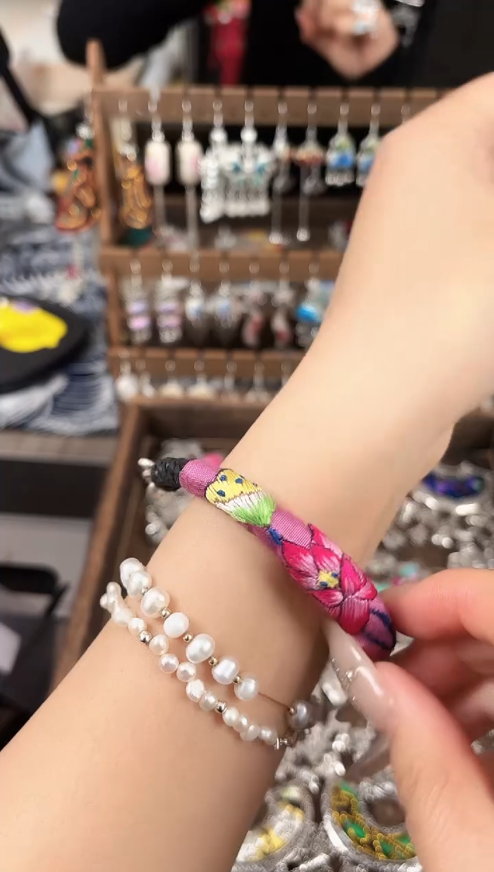 织绣民族风非遗老绣饰品133