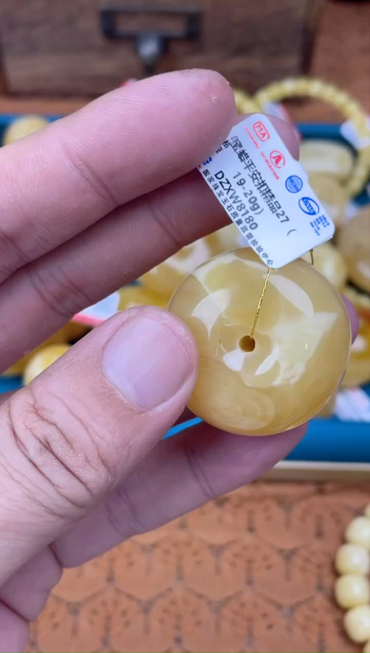 【闪购商品】琥珀裸石未镶嵌DZXW8180发一件