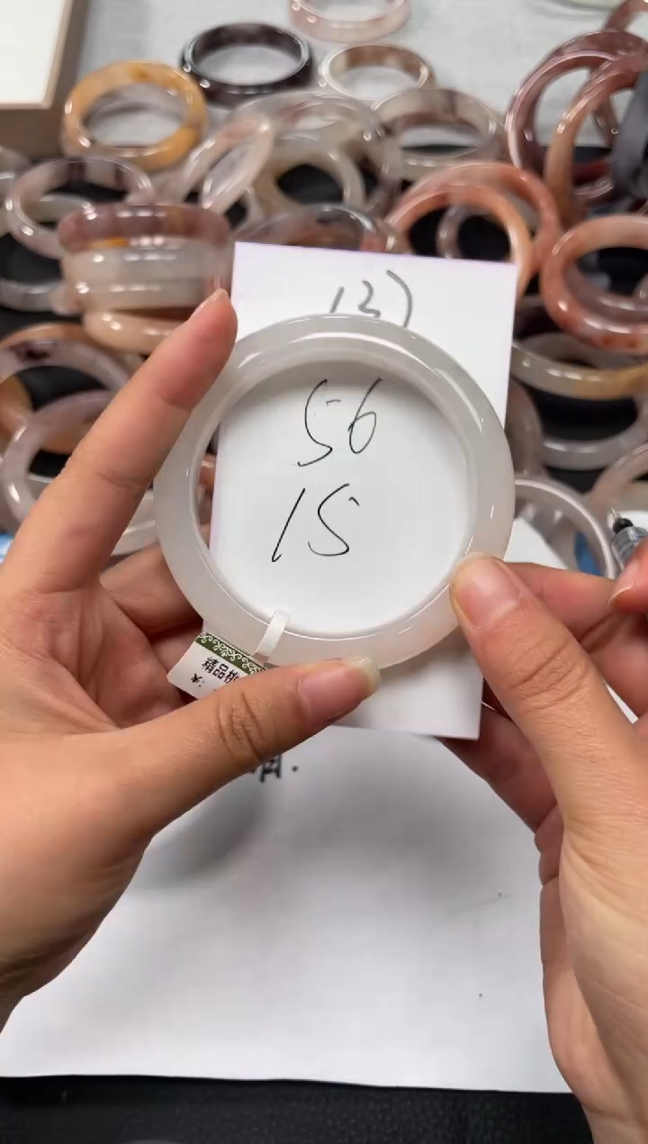 未镶嵌手镯石英质玉137