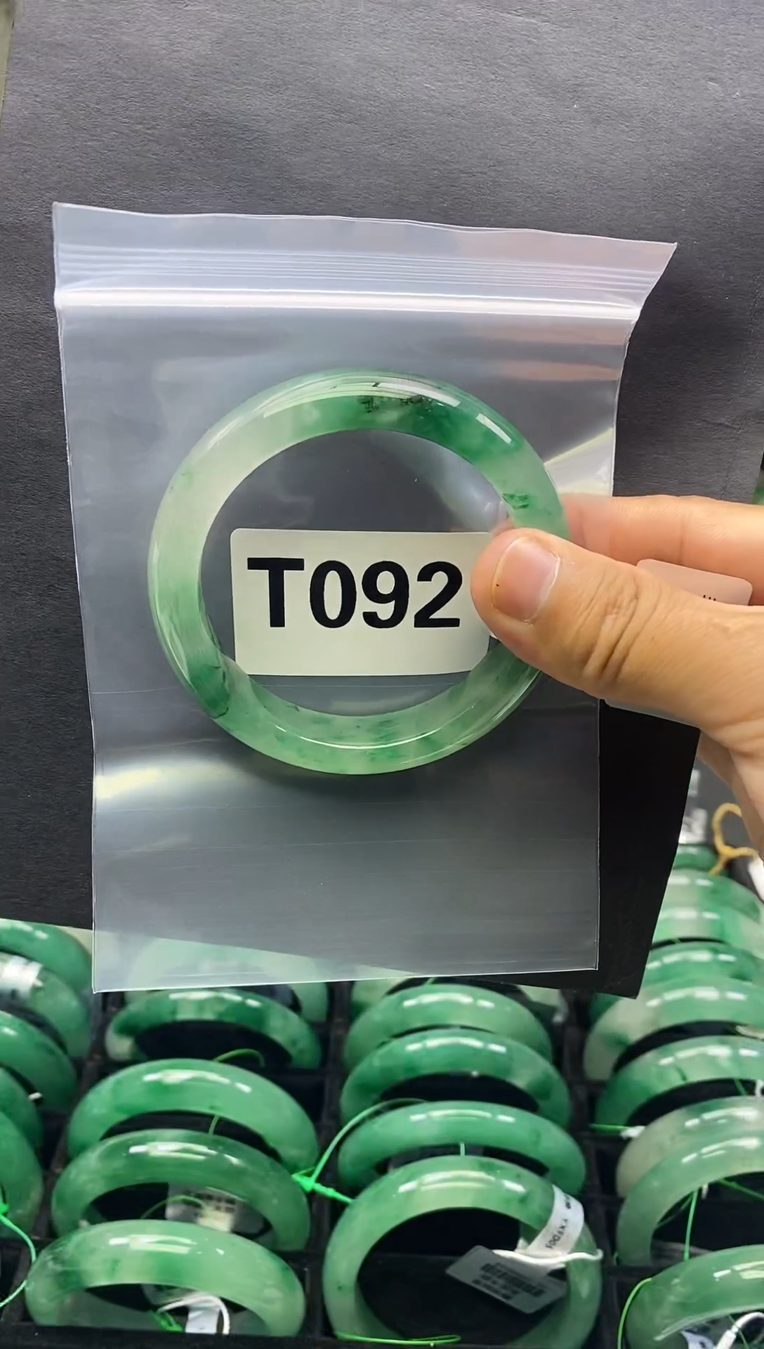 未镶嵌手镯石英质玉（非洲翠）5859圈口T092