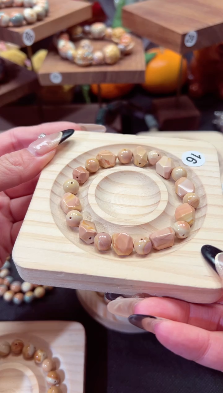 【闪购商品】石英质玉手链未镶嵌39