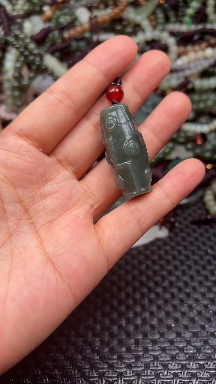 和田玉未镶嵌颈饰1