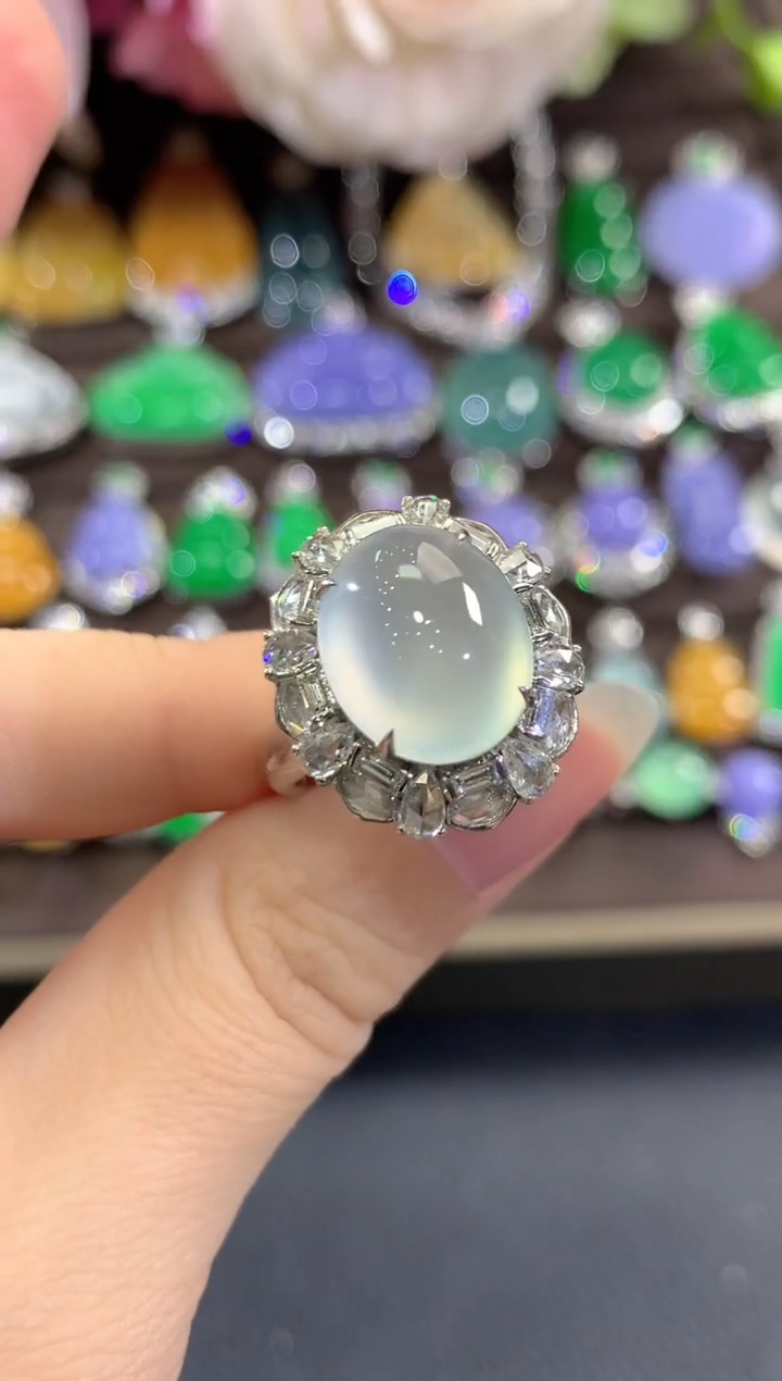 18K金镶嵌戒指翡翠胡****️v12   