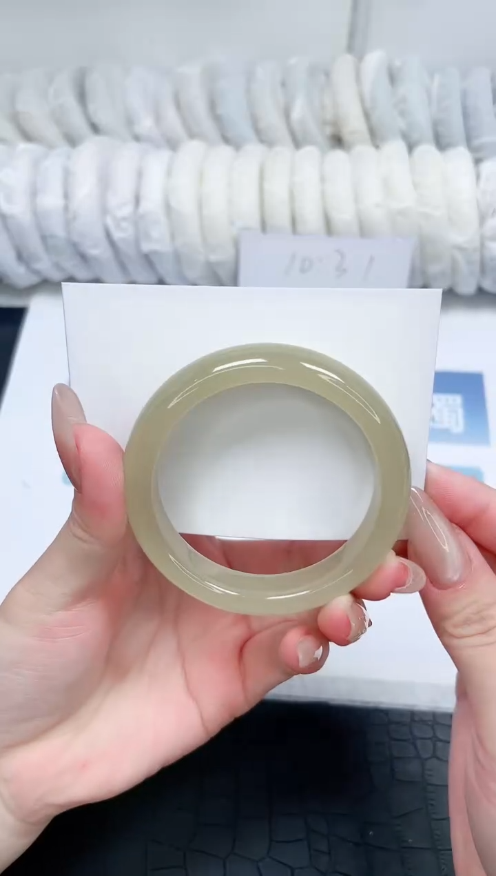 【闪购商品】石英质玉手镯未镶嵌O5-54