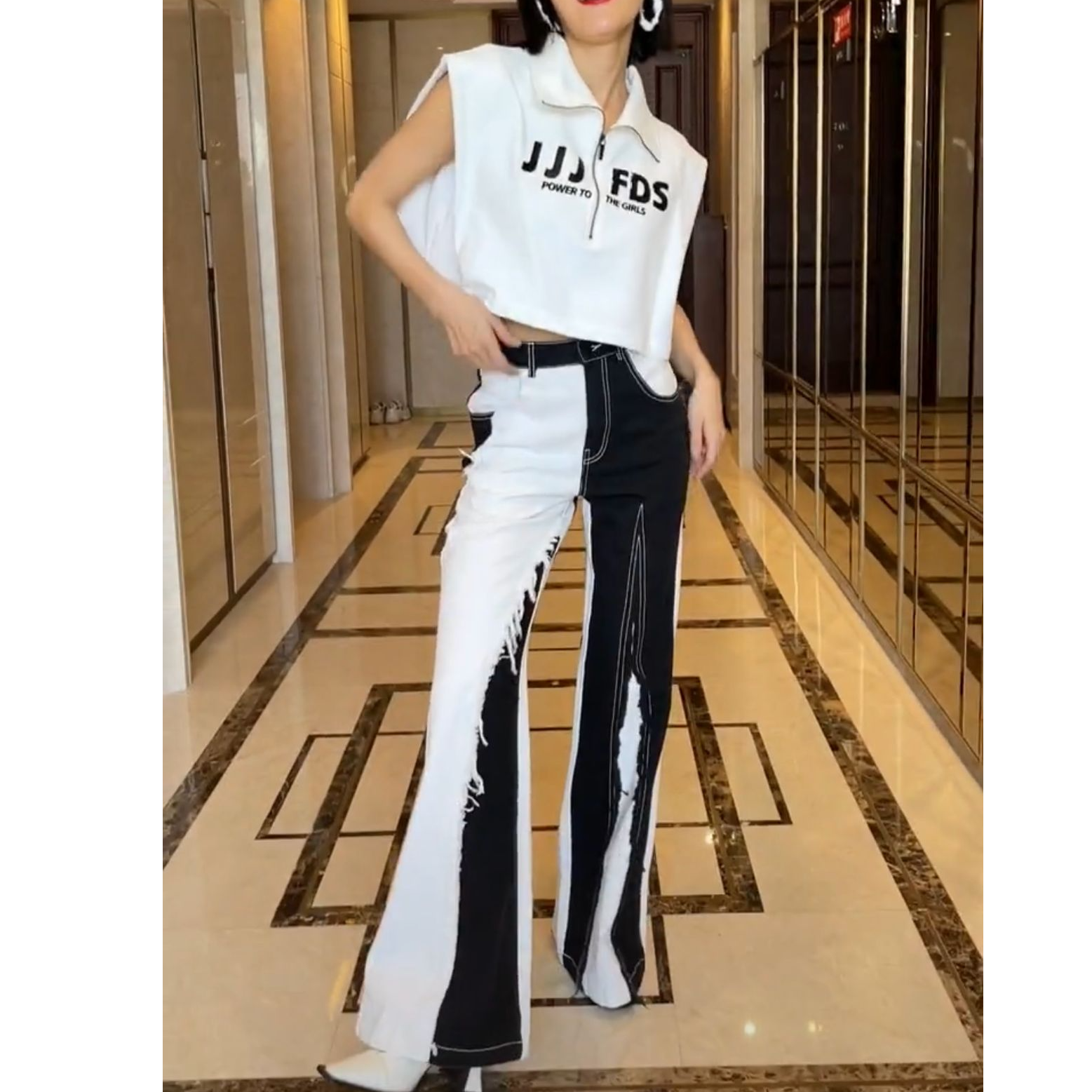 JJJ- 夏季时尚显瘦设计感黑白拼接喇叭裤1K106