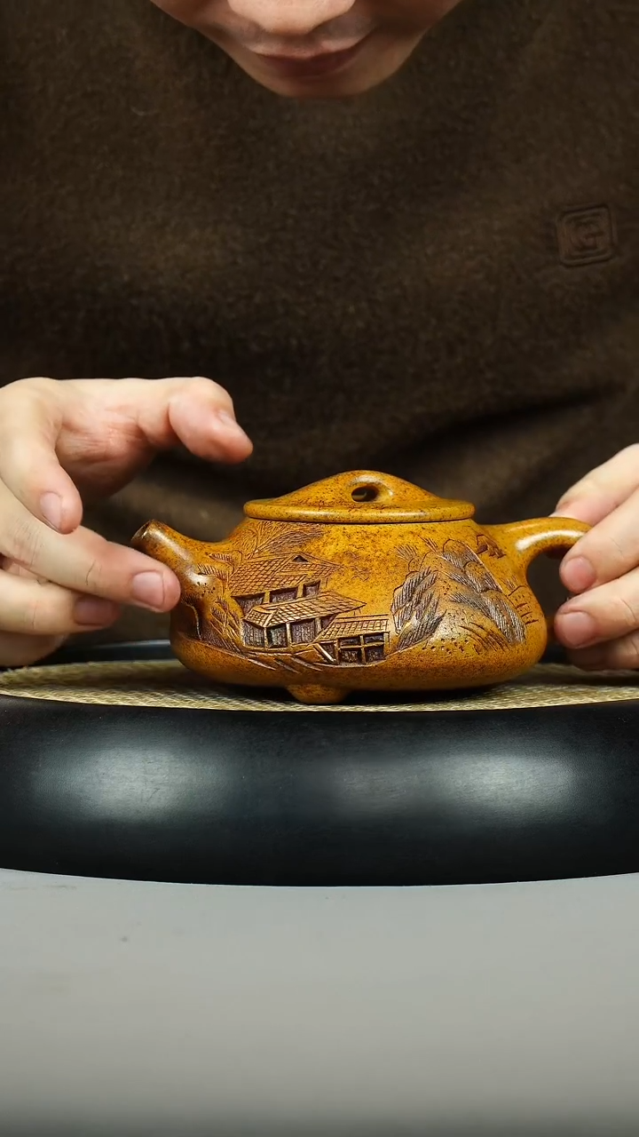 茶壶紫砂龙骨金砂 石瓢 刻绘 观山