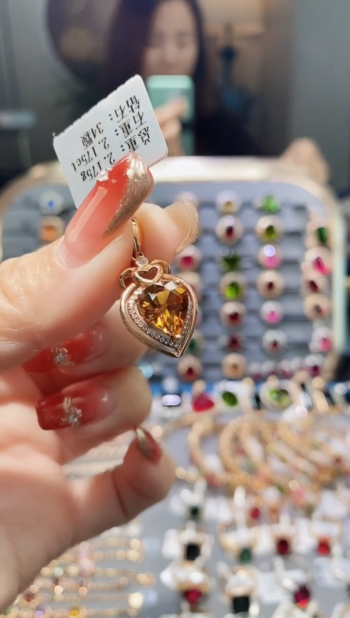 【闪购商品】碧玺颈饰18K金镶嵌2.175