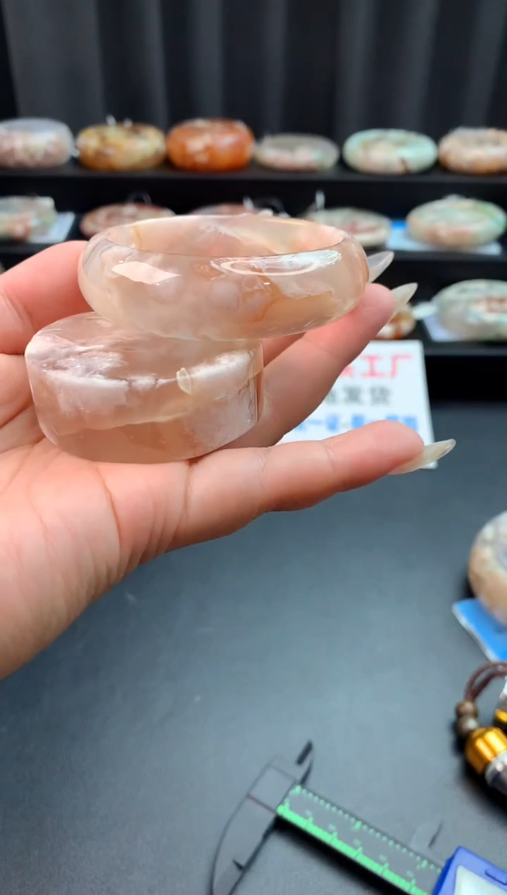 未镶嵌手镯石英质玉（52圈口）赠送镯心