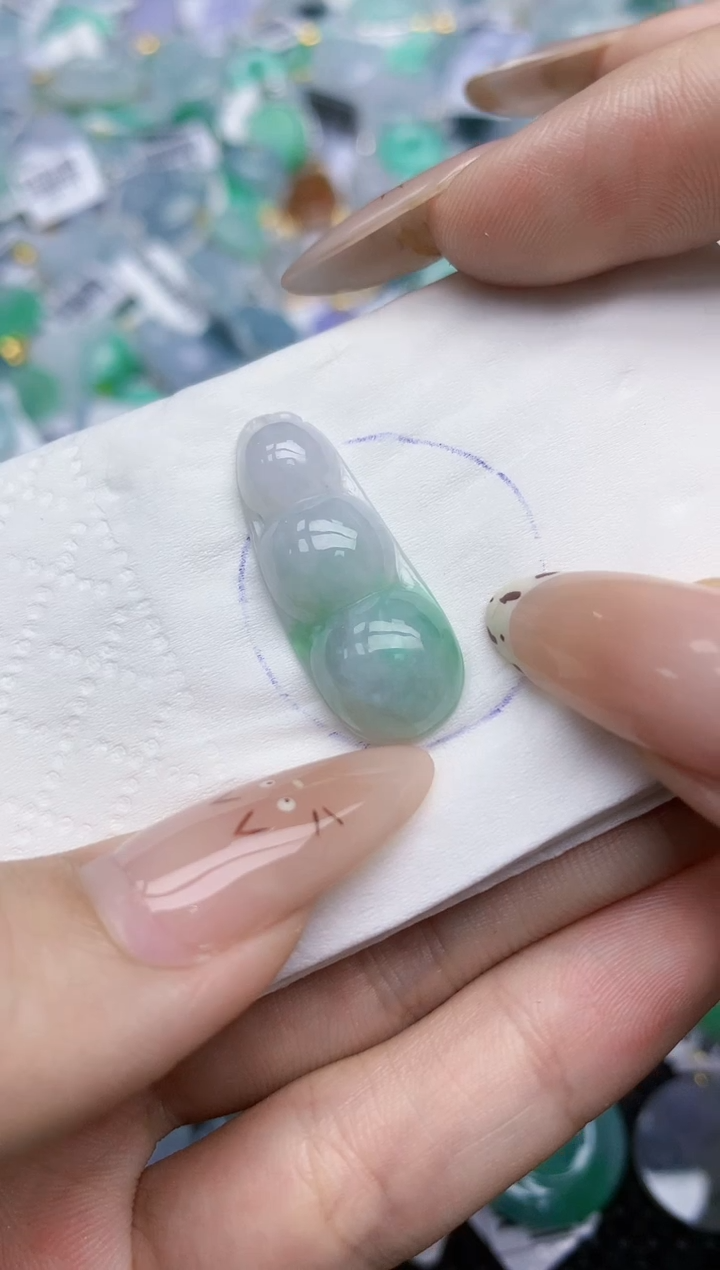 翡翠未镶嵌颈饰   天然翡翠A货