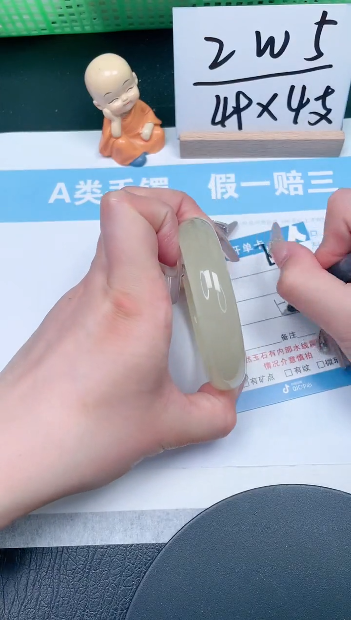 【闪购商品】石英质玉手镯未镶嵌249-59