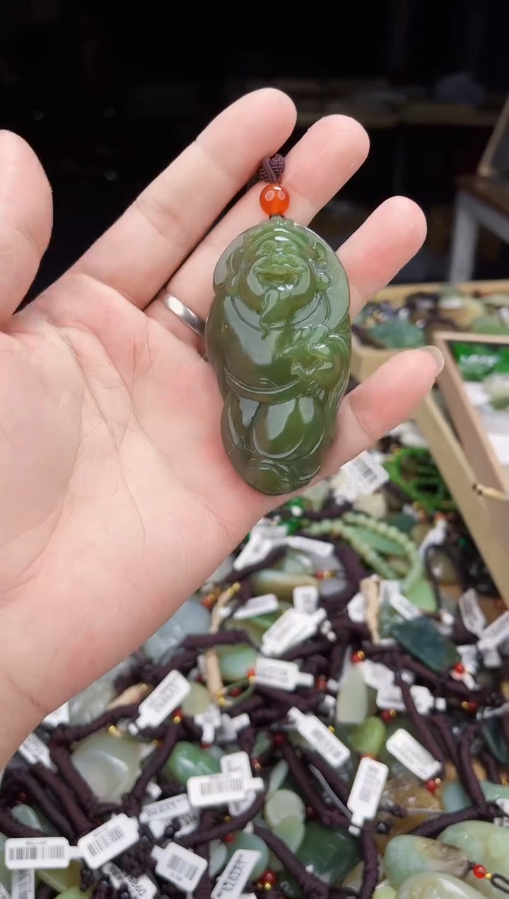 颈饰未镶嵌和田玉1