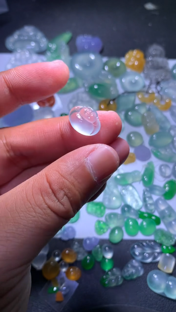 【闪购商品】翡翠颈饰未镶嵌佛公