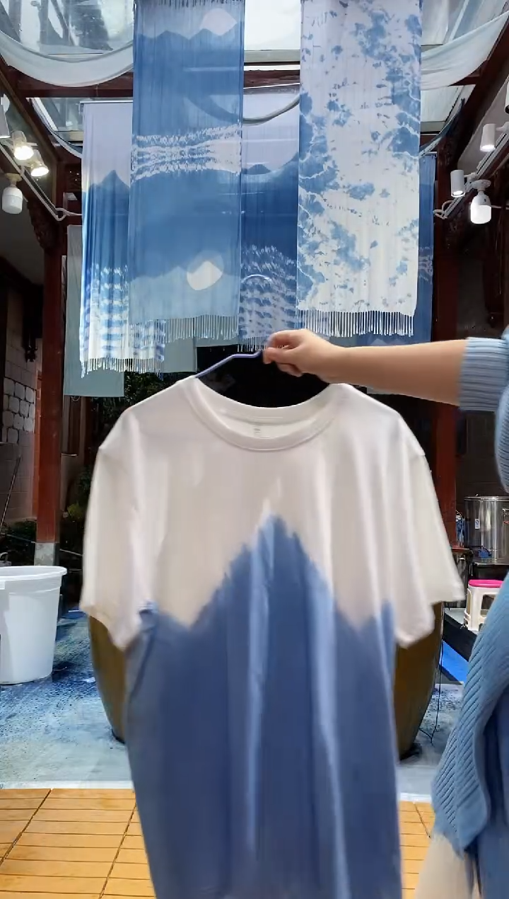 云浅蓝深 扎染服装   下山峰T恤 086
