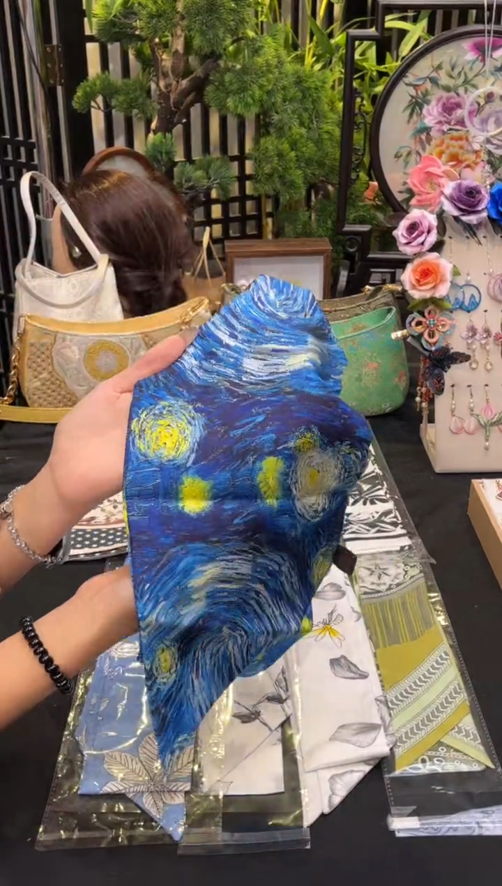 织绣摩*轮非遗绒花手工饰品