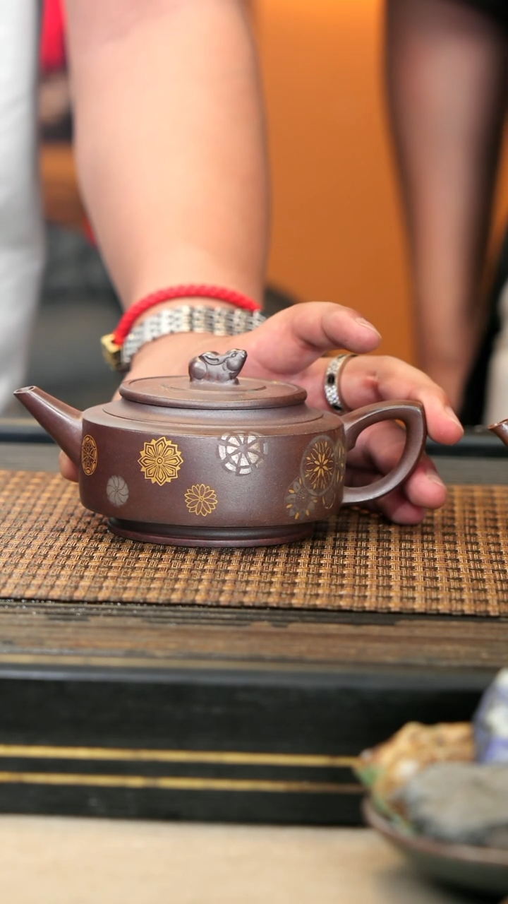 紫砂壶LJY111《皮球花·周盘》柴烧