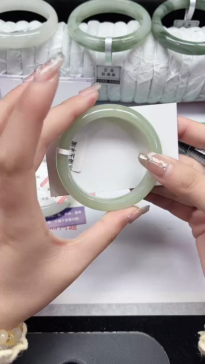 未镶嵌手镯石英质玉147-53/54