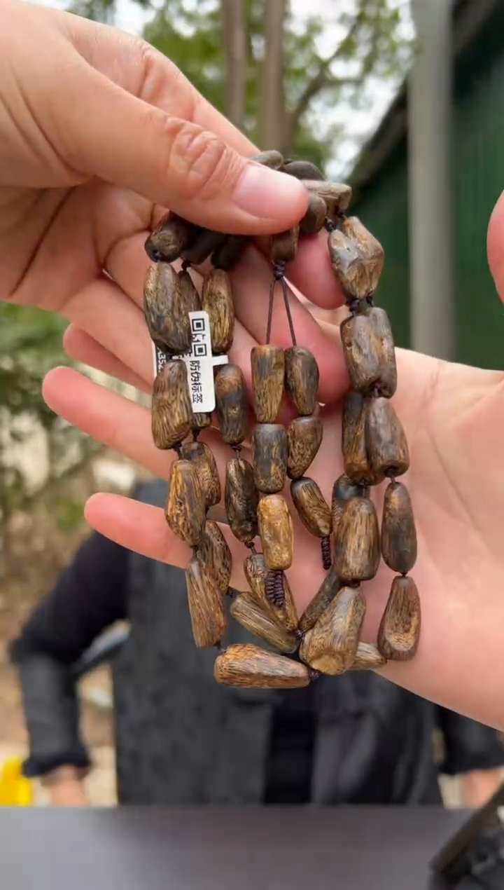 【闪购商品】沉香手串34克绿奇楠树钉手串