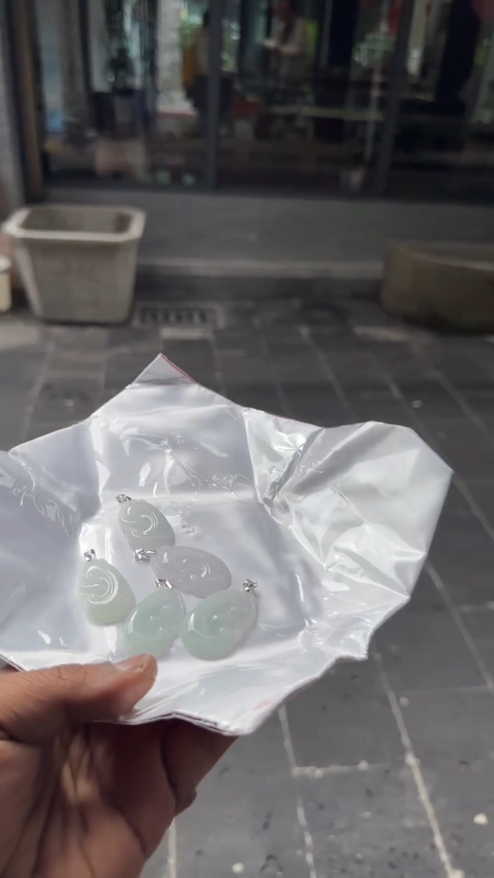 吊坠(不含链)未镶嵌翡翠如意吊坠随机发一