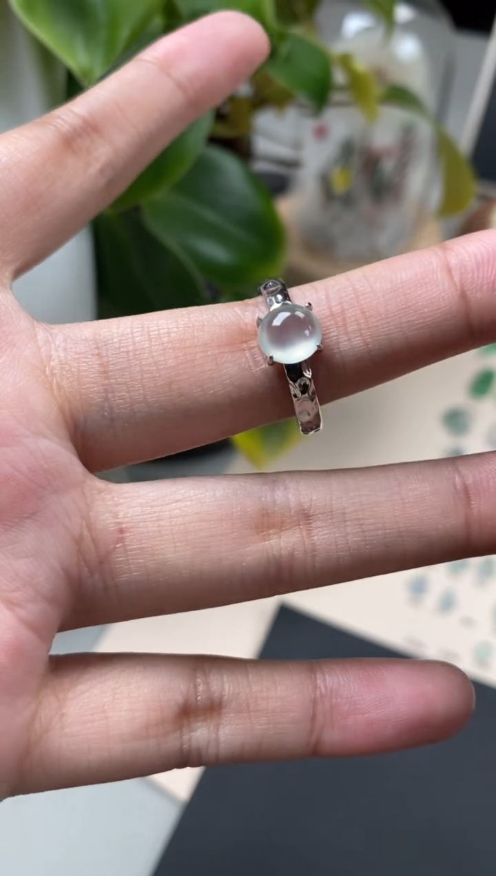 【闪购商品】翡翠颈饰银S925镶嵌翡翠冰种蛋面