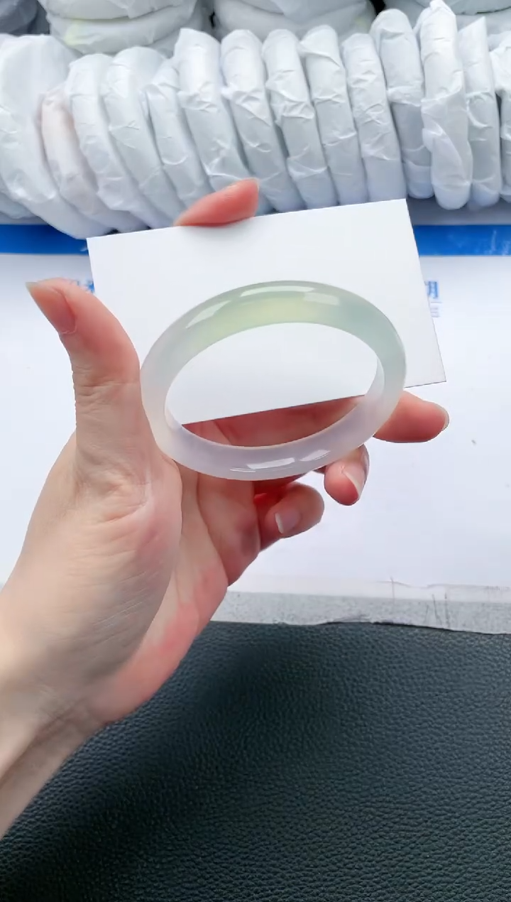 【闪购商品】石英质玉手镯未镶嵌K615