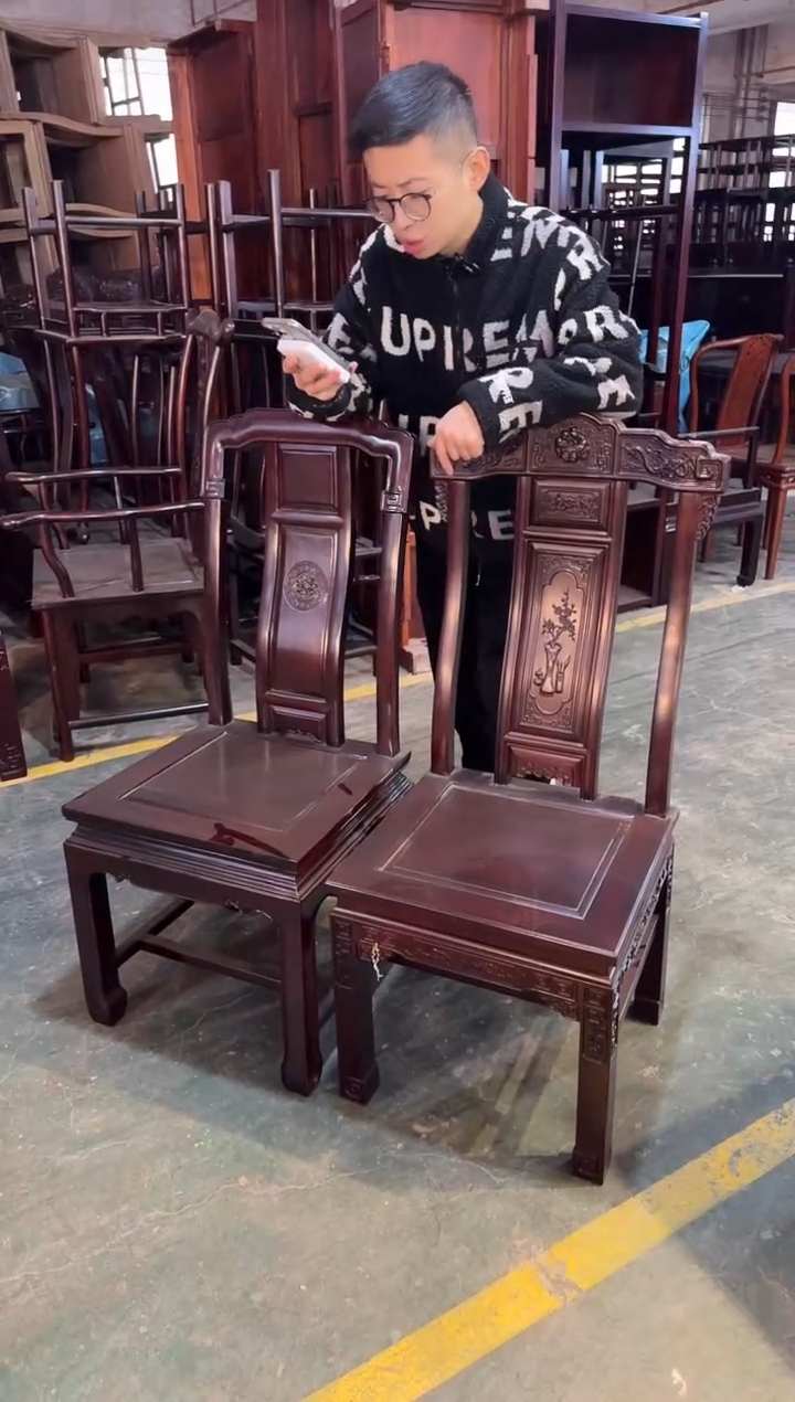 黑酸枝木类成套家具四张餐椅