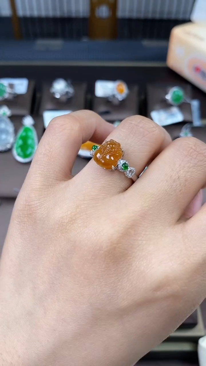 【闪购商品】翡翠戒指18K金镶嵌翡翠戒指