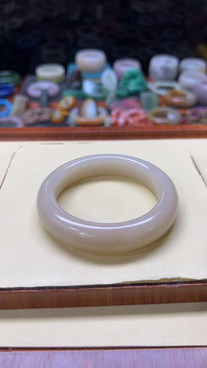 未镶嵌手镯石英质玉秋**谷042