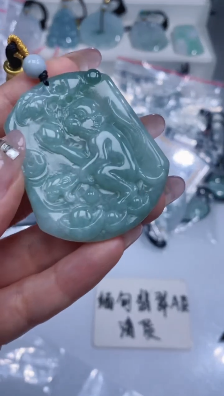 颈饰未镶嵌翡翠吊坠