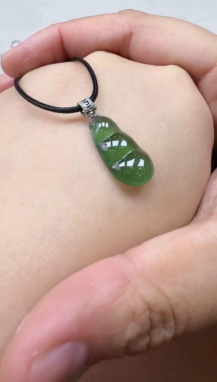 【闪购商品】翡翠颈饰18K金镶嵌福豆