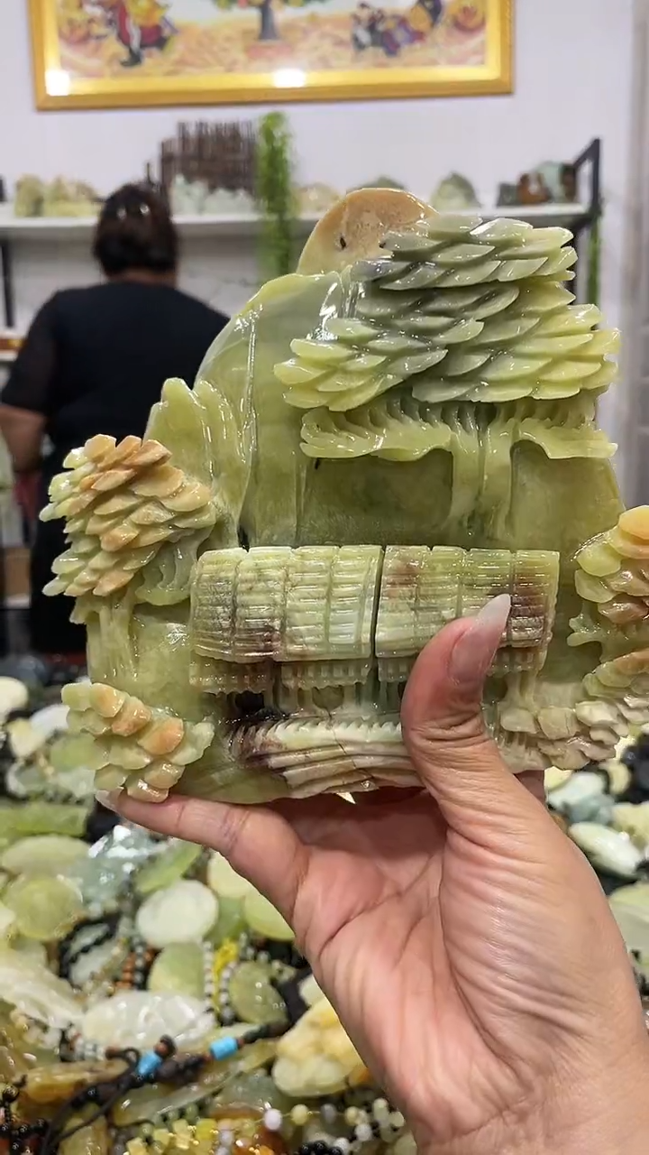 岫玉未镶嵌摆件            