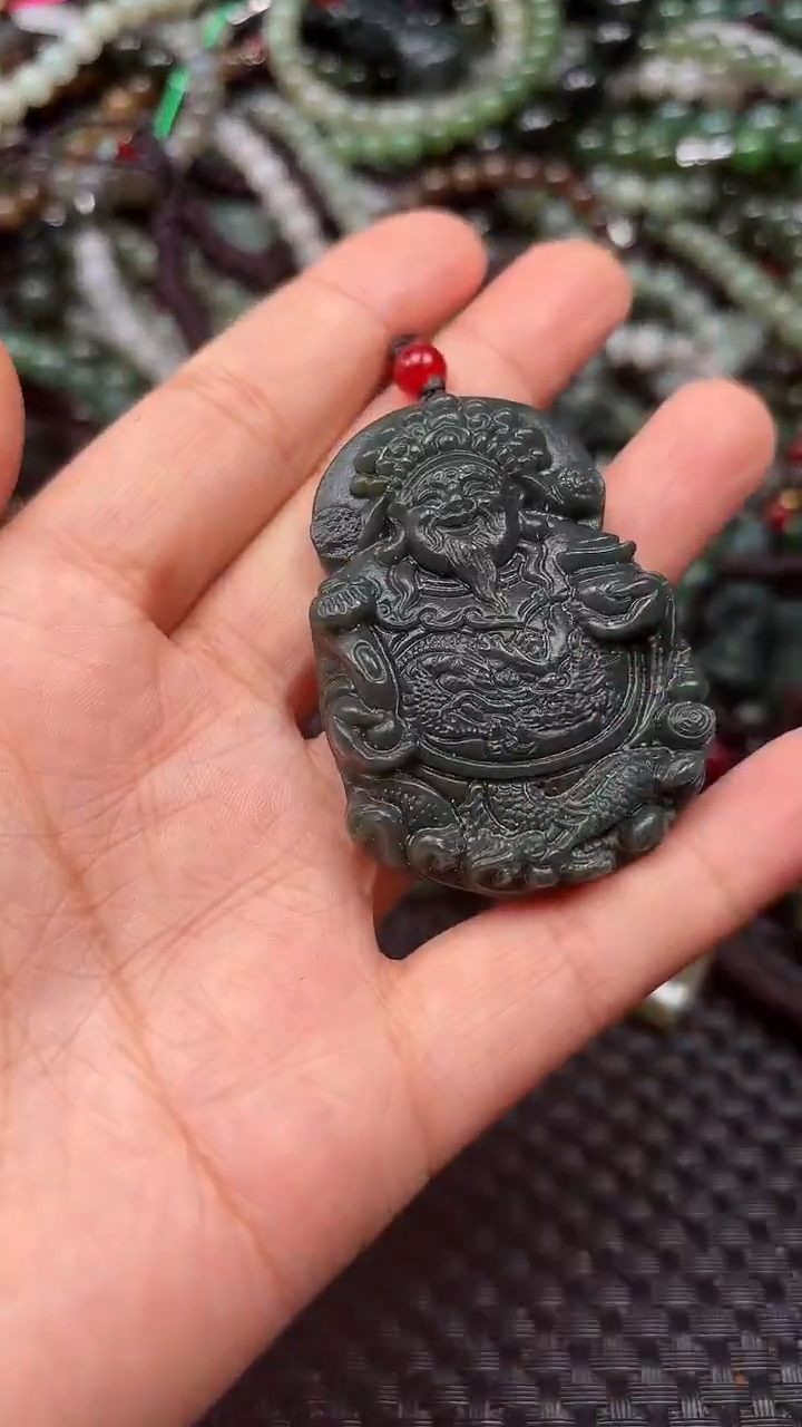 和田玉未镶嵌颈饰1