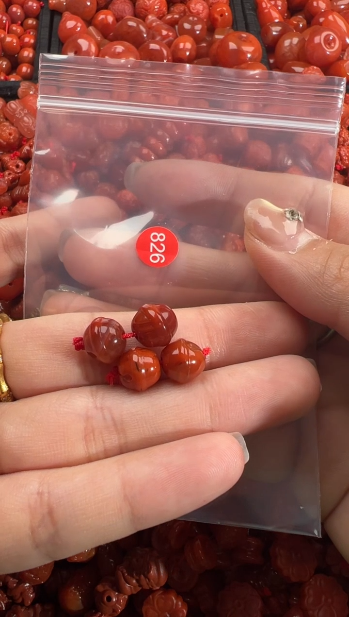 南红玛瑙未镶嵌颈饰1
