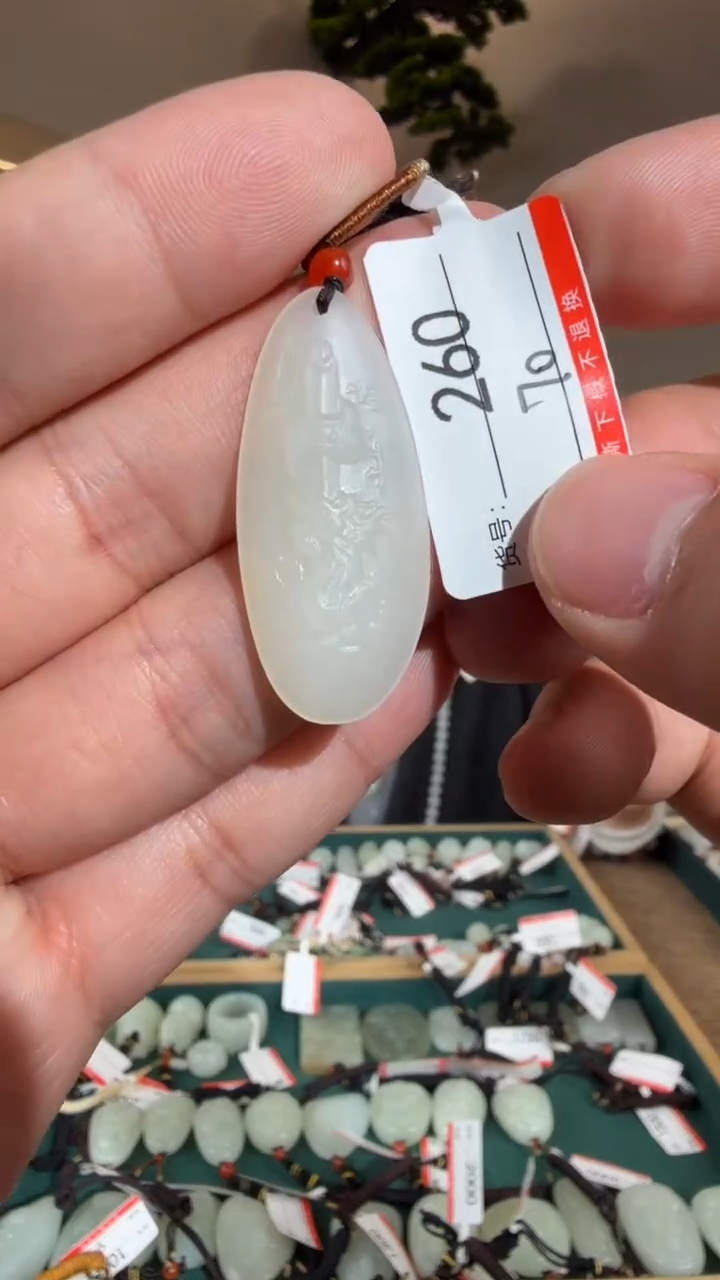 颈饰未镶嵌和田玉1