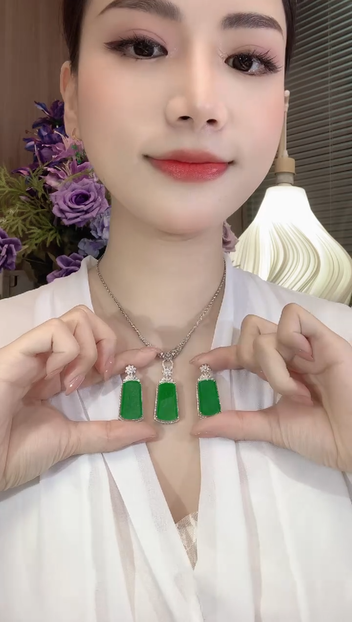 翡翠18K金镶嵌吊坠(不含链)A31 多样性发一件