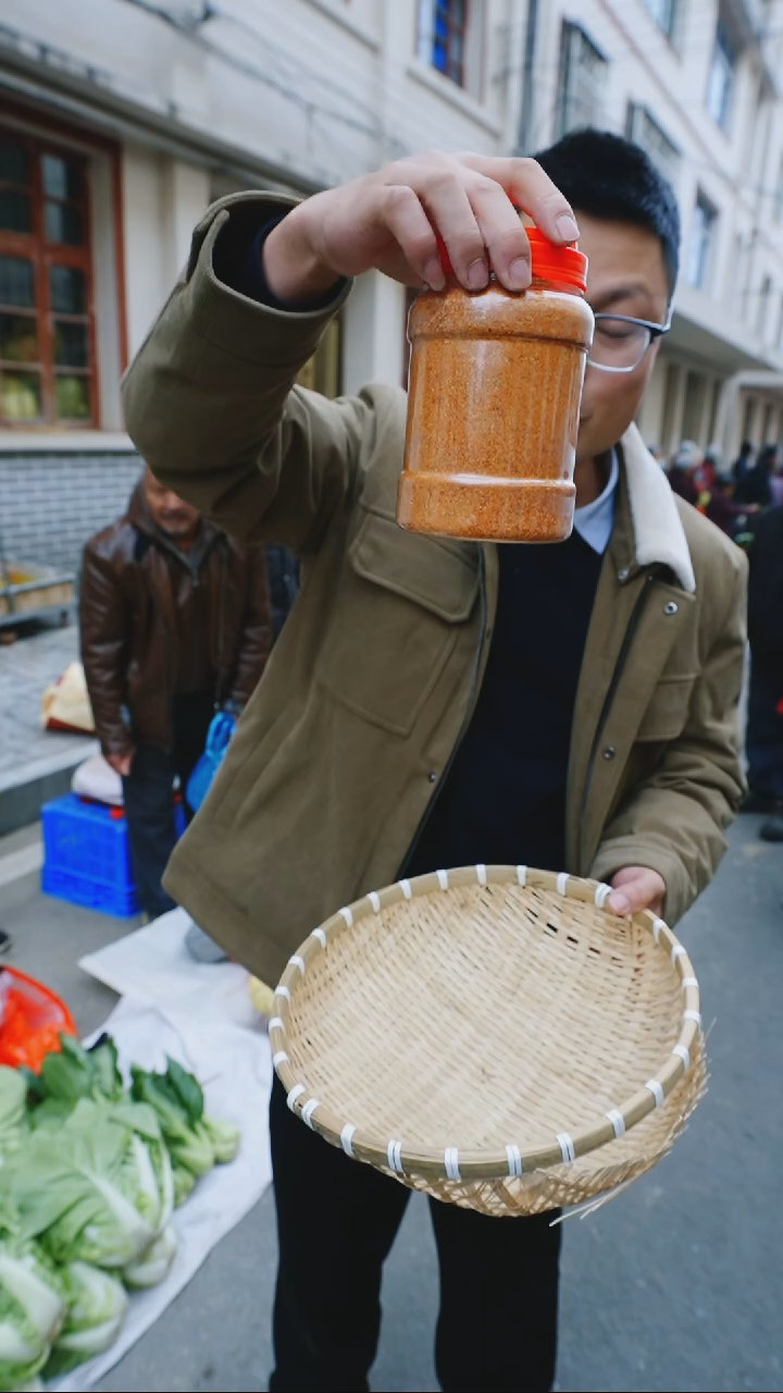 中国大陆代卖农家奶奶家小米椒粉1桶8两