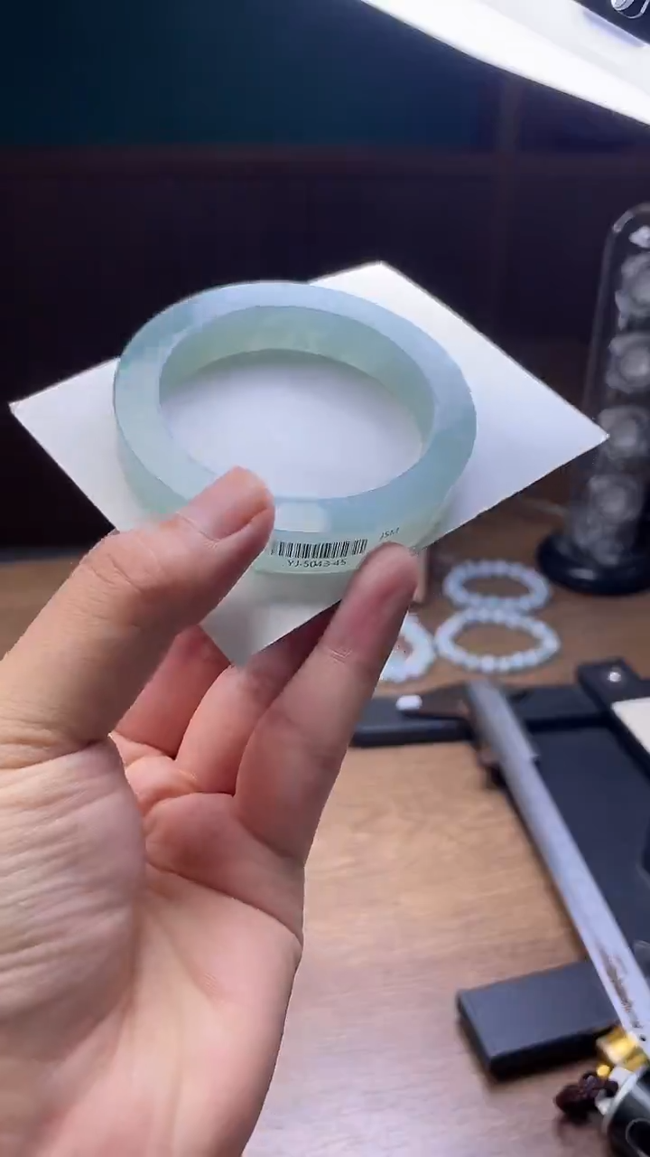 未镶嵌手镯定制翡翠老*友定制