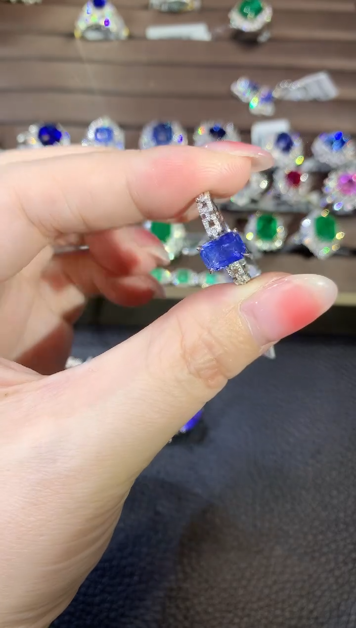 【闪购商品】蓝宝石戒指18K金镶嵌F31