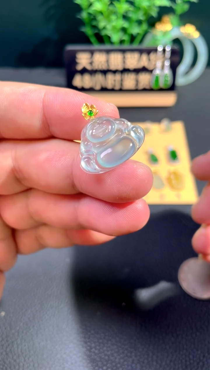 颈饰18K金镶嵌翡翠翡翠