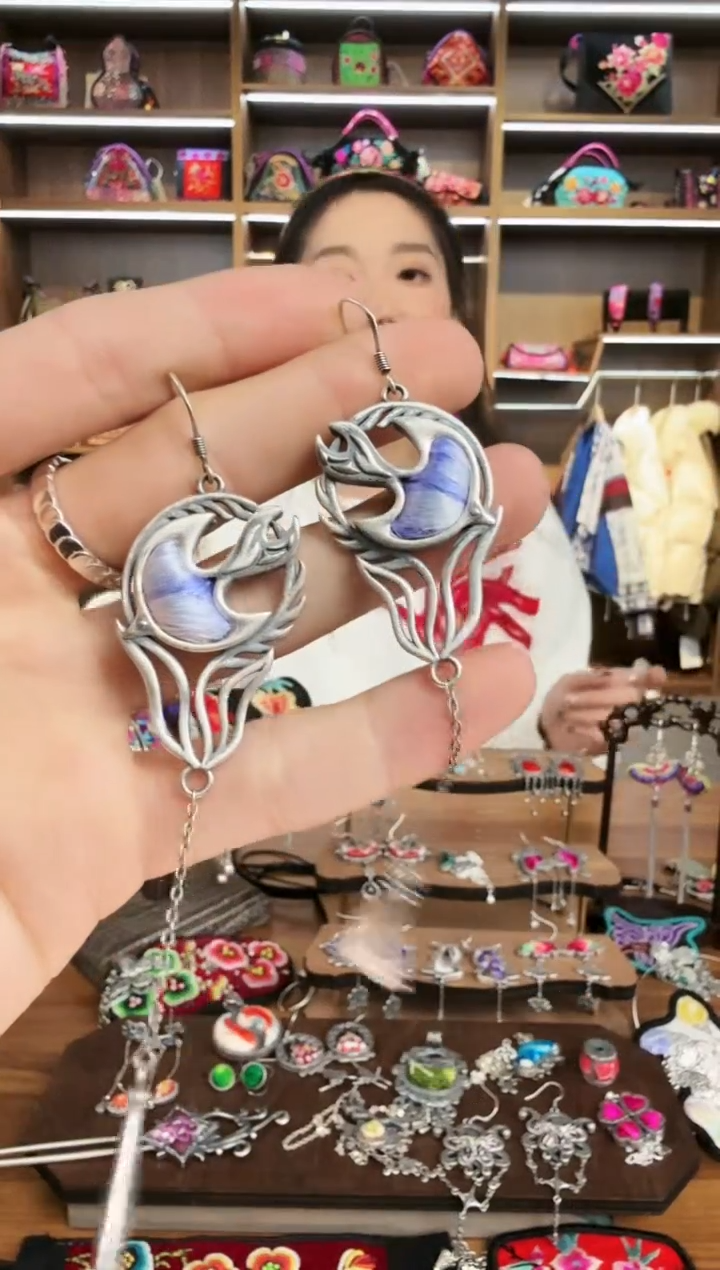 【闪购商品】织绣190蒙阿苏苗绣传承