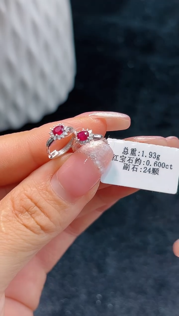 耳扣18K金镶嵌红宝石·
