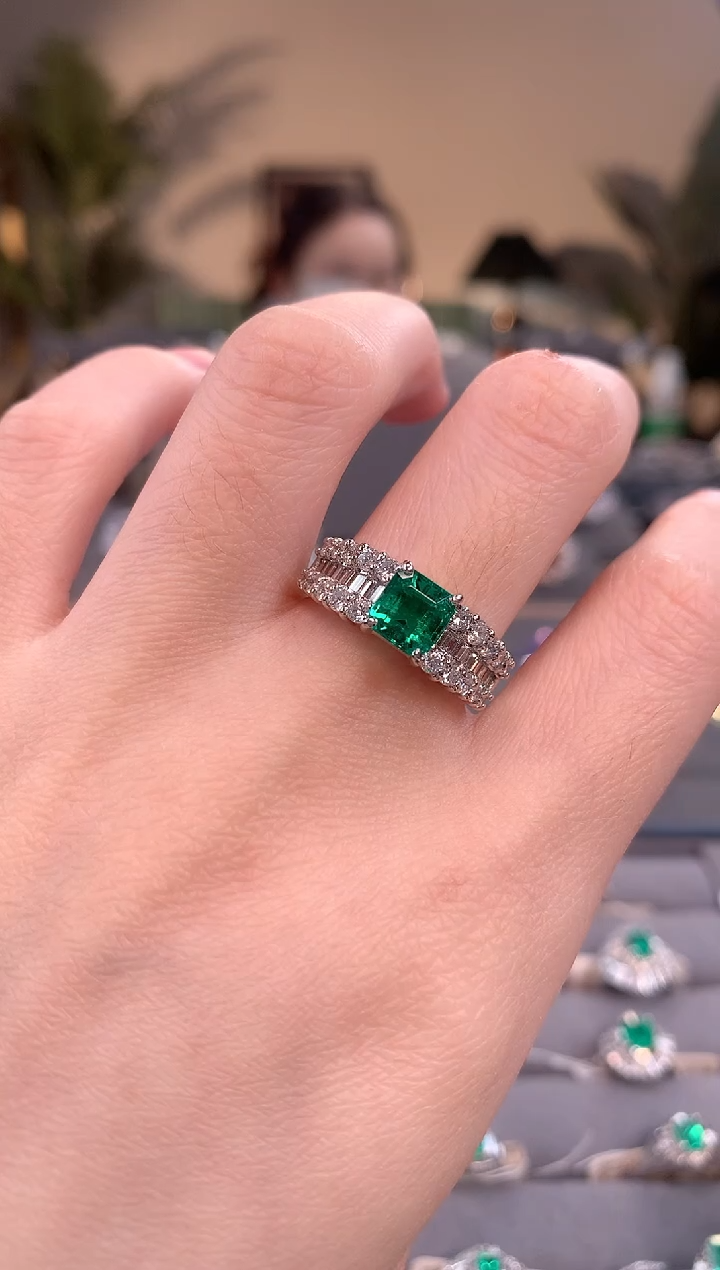 【闪购商品】祖母绿戒指铂Pt900镶嵌祖母绿