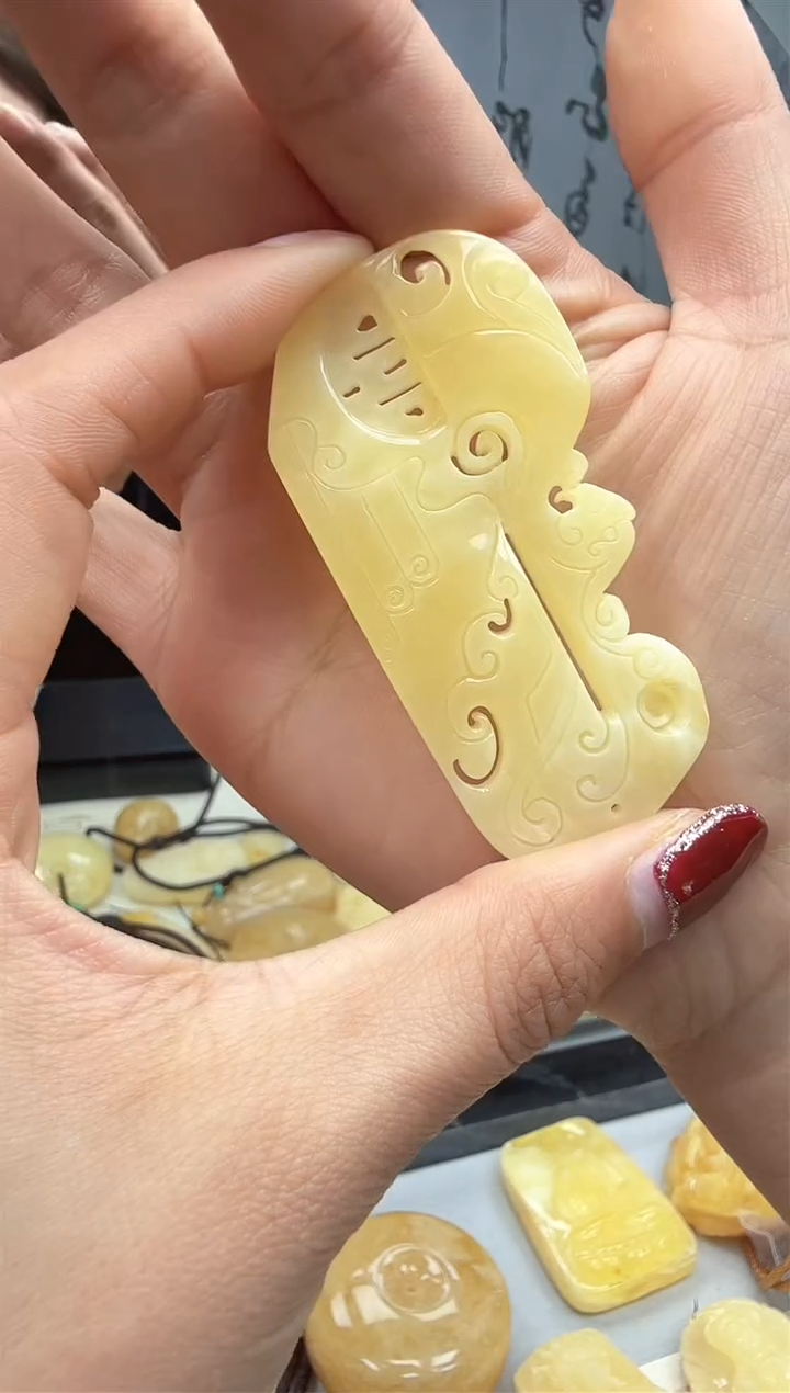 【闪购商品】琥珀裸石未镶嵌挂坠