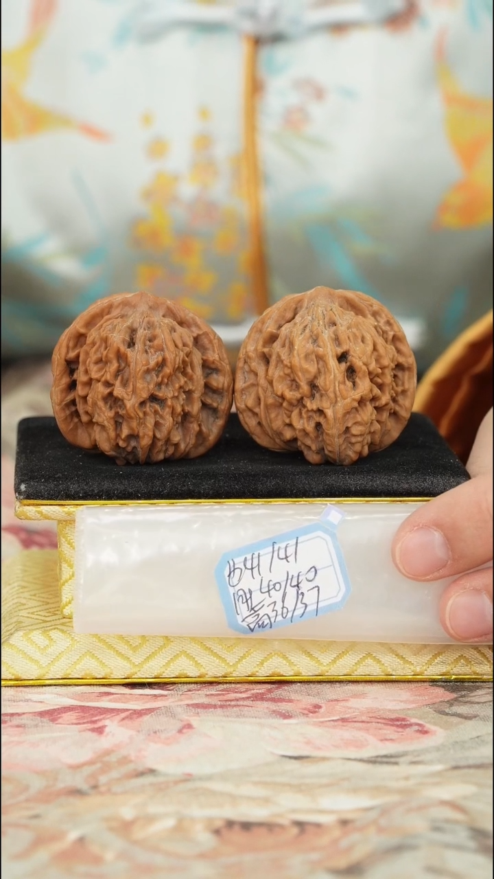 【闪购商品】文玩核桃把件老楼