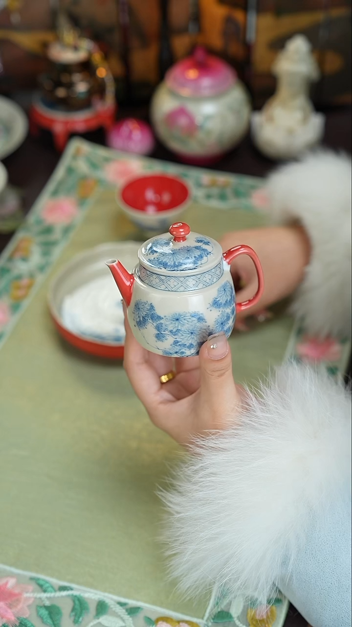 雨香斋景德镇手工手绘菊花陶瓷壶