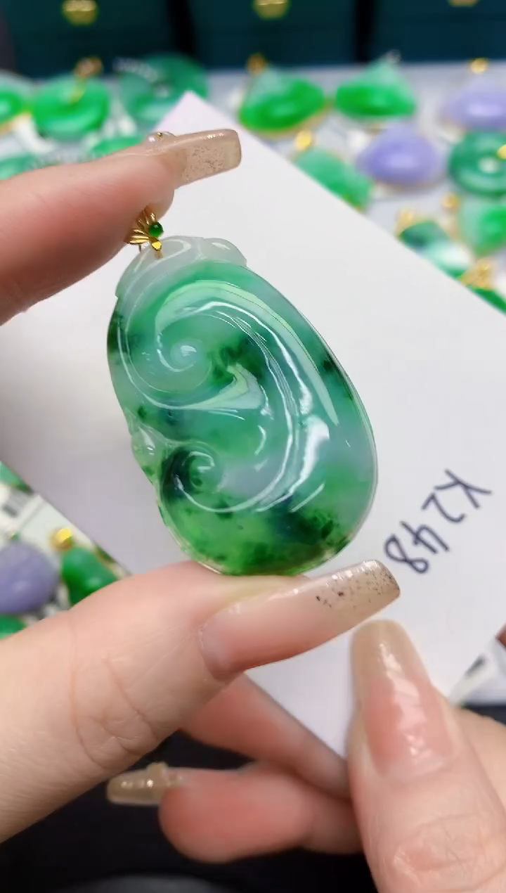 颈饰18K金镶嵌翡翠缅甸天然翡翠A货