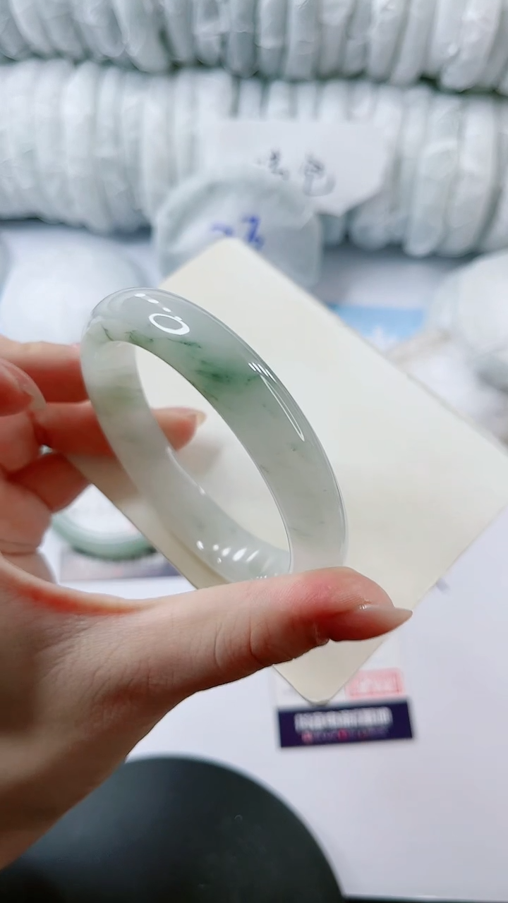 【闪购商品】石英质玉手镯未镶嵌多样性发货L254