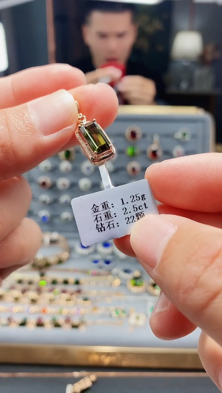 【闪购商品】碧玺颈饰18K金镶嵌2.5..